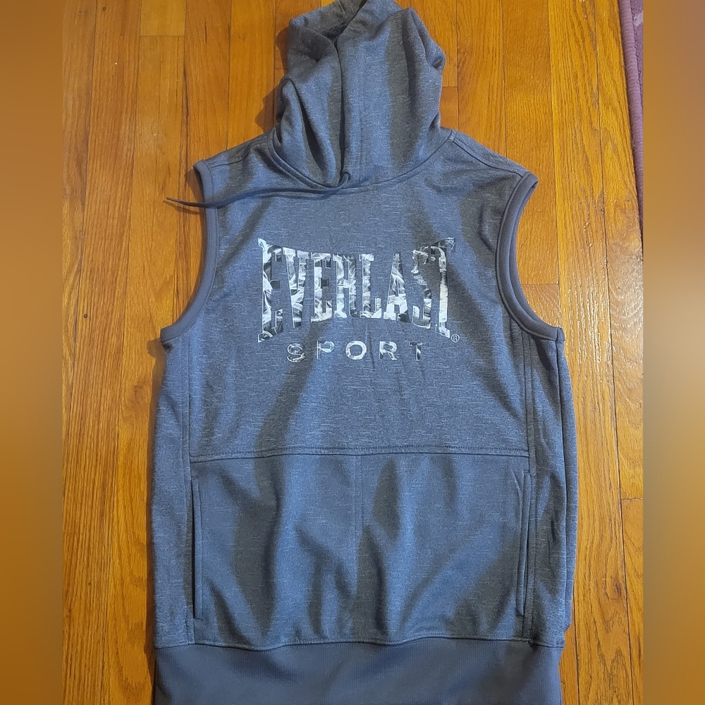 Everlast Sports small short sleeve hoodie